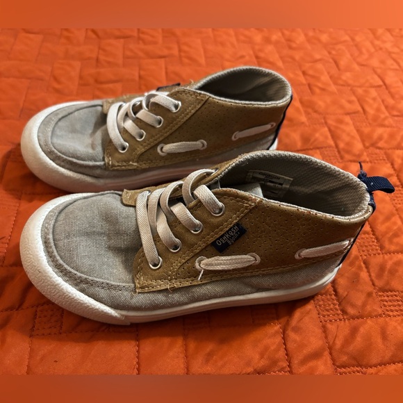 Oshkosh boy’s preppy sneakers size 13 - Picture 1 of 7